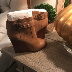 Tory Burch Elina leather bootie